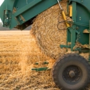 Cómo realizar el mantenimiento de una picadora de paja