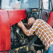 Qué hacer si un tractor no arranca