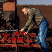 ¿Qué factores afectan la profundidad de siembra en agricultura moderna?